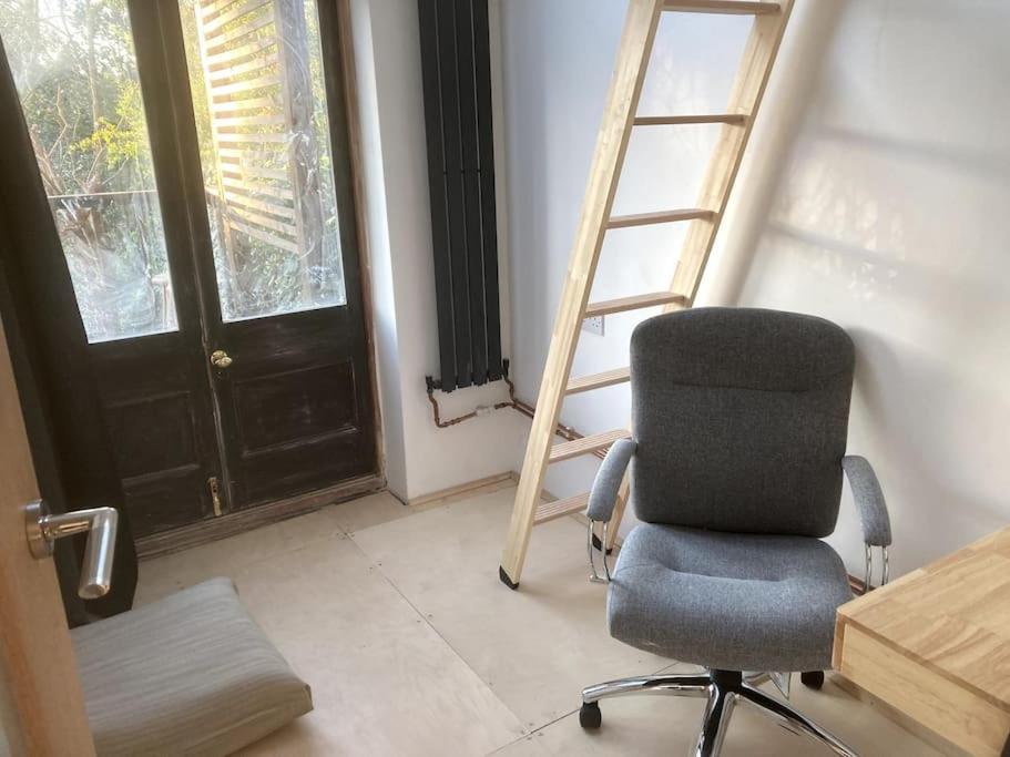 Self-contained, Private Entrance, Near Centre Апартаменты *