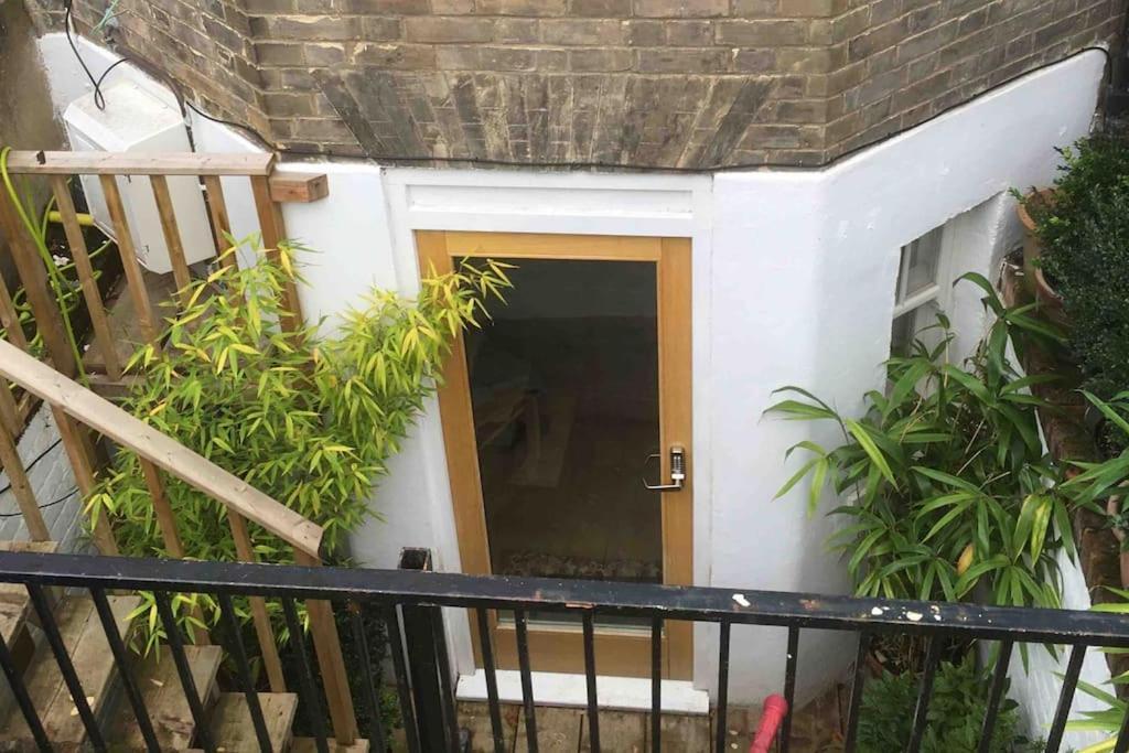 Self-contained, Private Entrance, Near Centre Апартаменты